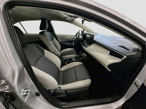 Used 2025 Toyota Corolla LE FWD image 32