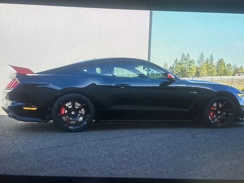 Used 2017 Ford Mustang Shelby GT350R w/ GT350R Equipment Group 920A RWD image 9