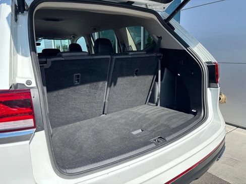 Used 2024 Volkswagen Atlas SE AWD/4WD image 17