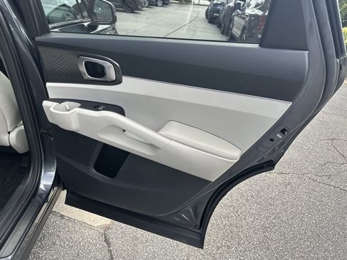 Certified 2022 Kia Sorento S w/ Panoramic Sunroof Package FWD image 18