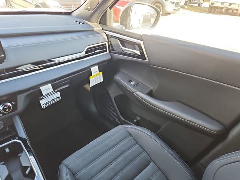 New 2026 Mitsubishi Outlander LE FWD image 9