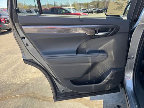 New 2026 Toyota Highlander Platinum AWD/4WD image 24