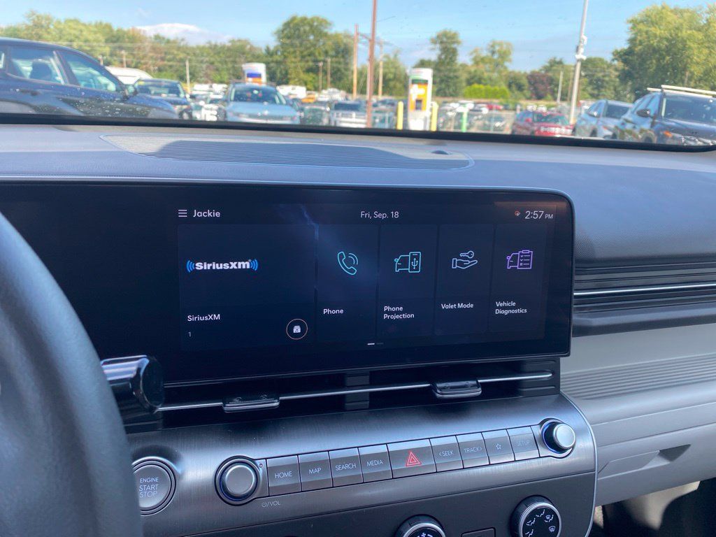Certified 2024 Hyundai Kona SE AWD/4WD image 17