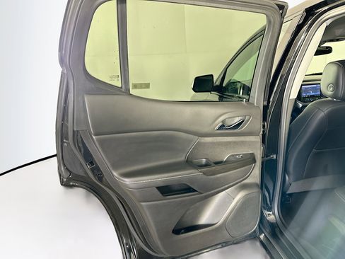 Used 2023 GMC Acadia SLT w/ Elevation Edition image 27