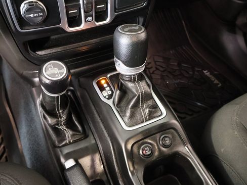 Used 2020 Jeep Wrangler Unlimited Sahara image 8