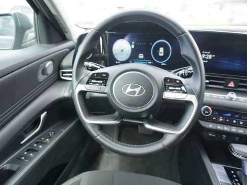 Used 2024 Hyundai Elantra SEL w/ Convenience Package FWD image 13