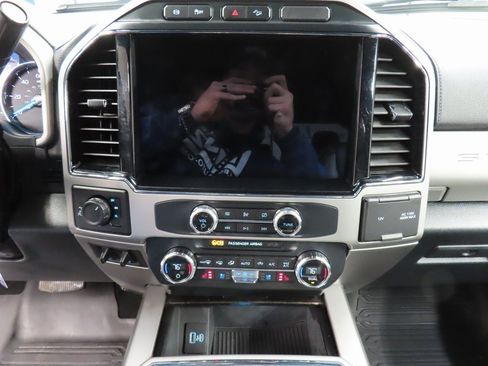 Used 2022 Ford F350 Lariat image 13