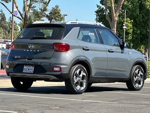 Used 2026 Hyundai Venue SEL FWD image 2