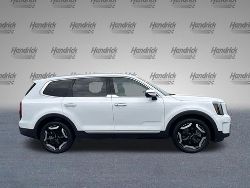 Used 2025 Kia Telluride S FWD image 11