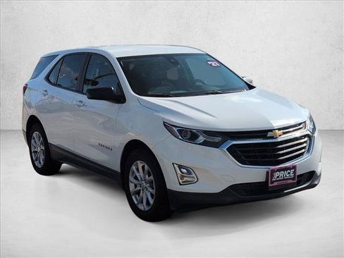 Used 2021 Chevrolet Equinox LS w/ LS Convenience Package FWD image 3