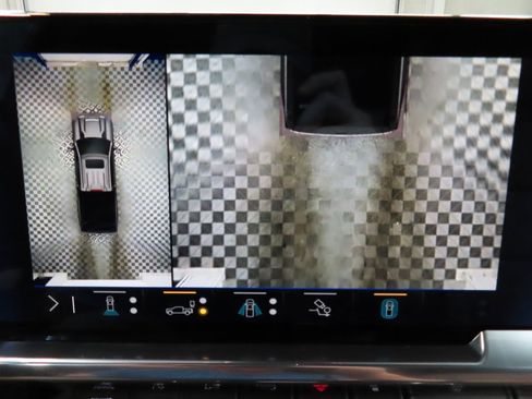 Used 2024 Chevrolet Silverado 2500 High Country image 17