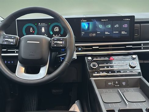 Used 2025 Hyundai Santa Fe SE image 13