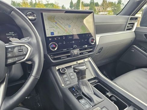 Used 2024 Lexus GX 550 image 30