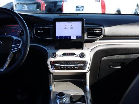 Used 2022 Ford Explorer XLT w/ Equipment Group 202A image 11