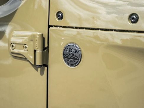 New 2025 Jeep Gladiator Sport image 15