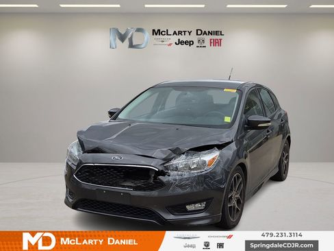 Used 2016 Ford Focus SE w/ SE Sport Package image 1