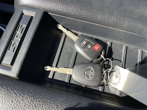 Used 2018 Toyota Tundra SR5 w/ SR5 Upgrade Package image 31