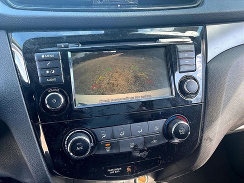 Used 2021 Nissan Rogue Sport S image 17