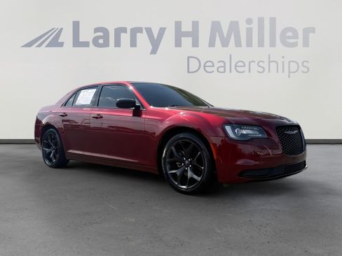 Used 2021 Chrysler 300 Touring w/ Sport Appearance Package image 9