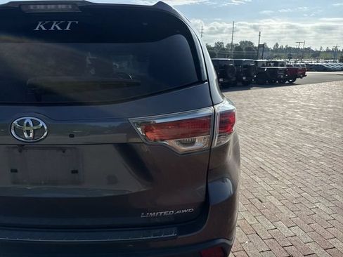 Used 2015 Toyota Highlander Limited w/ Driver Technology Package AWD/4WD image 11