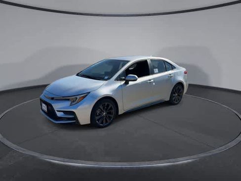 Used 2026 Toyota Corolla SE image 4