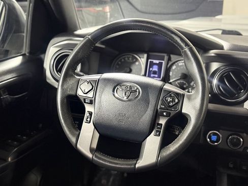 Used 2019 Toyota Tacoma TRD Sport w/ Technology Package AWD/4WD image 12