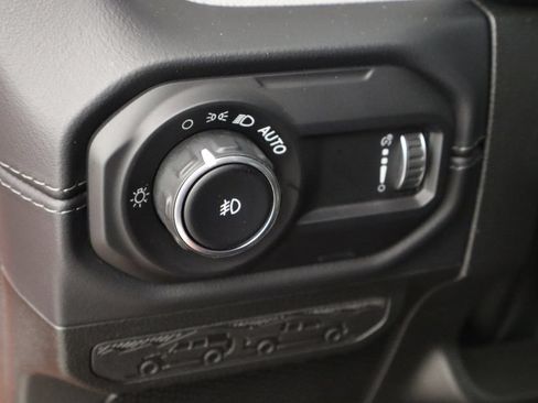 Used 2026 Jeep Wrangler Unlimited Sahara AWD/4WD image 24