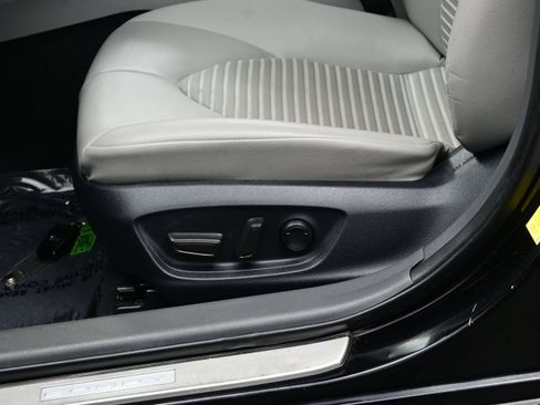 Used 2024 Toyota Camry SE w/ Audio Upgrade Package FWD image 11