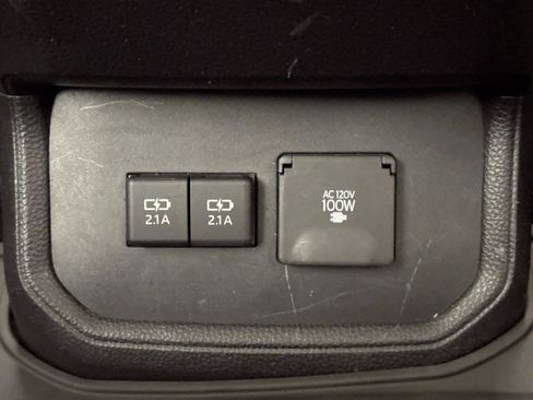 Used 2021 Toyota Highlander Limited FWD image 38