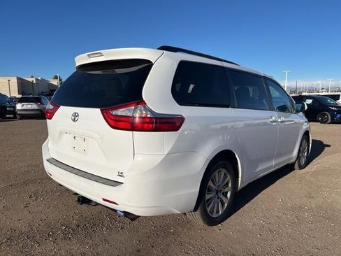Used 2015 Toyota Sienna LE image 6