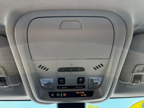 Used 2020 Chevrolet Equinox Premier image 18