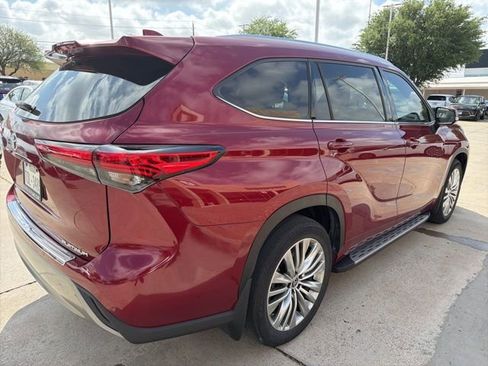 Used 2023 Toyota Highlander Platinum image 5