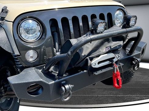 Used 2018 Jeep Wrangler Unlimited Rubicon w/ Connectivity Group AWD/4WD image 32