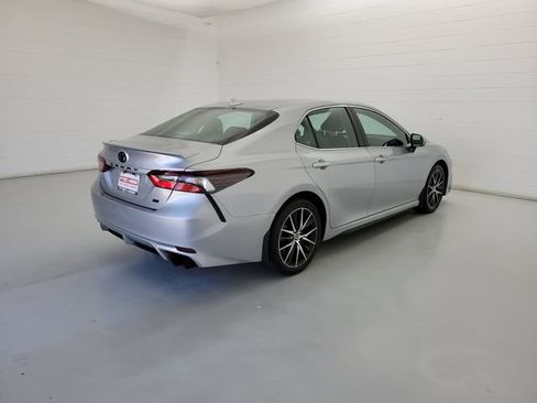 Used 2023 Toyota Camry SE FWD image 5