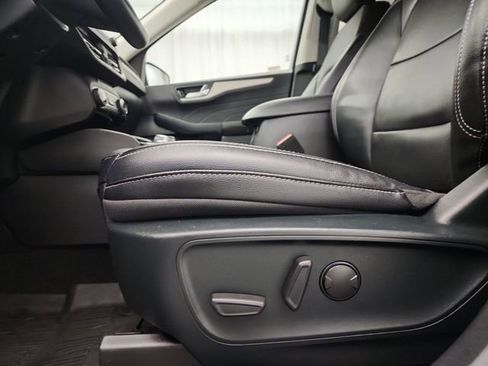 Used 2022 Ford Escape SEL image 16