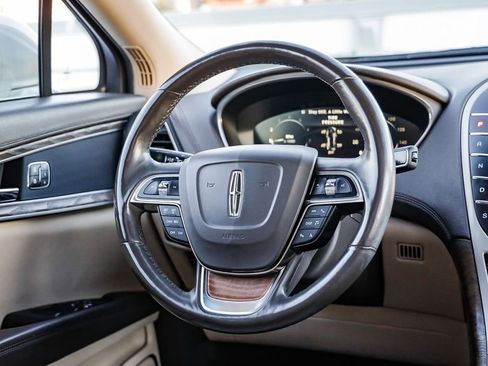 Used 2019 Lincoln Nautilus Select image 16