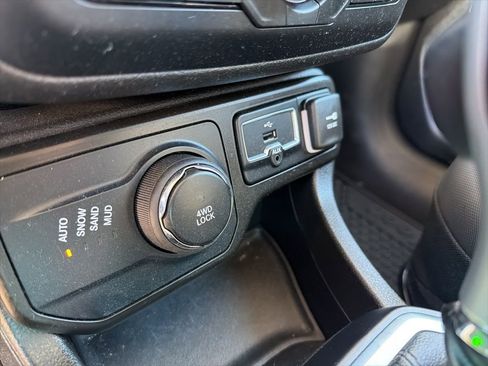 Used 2023 Jeep Renegade Latitude image 19