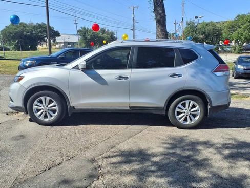 Used 2015 Nissan Rogue SV image 3