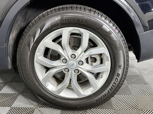 Used 2019 Land Rover Discovery SE image 64