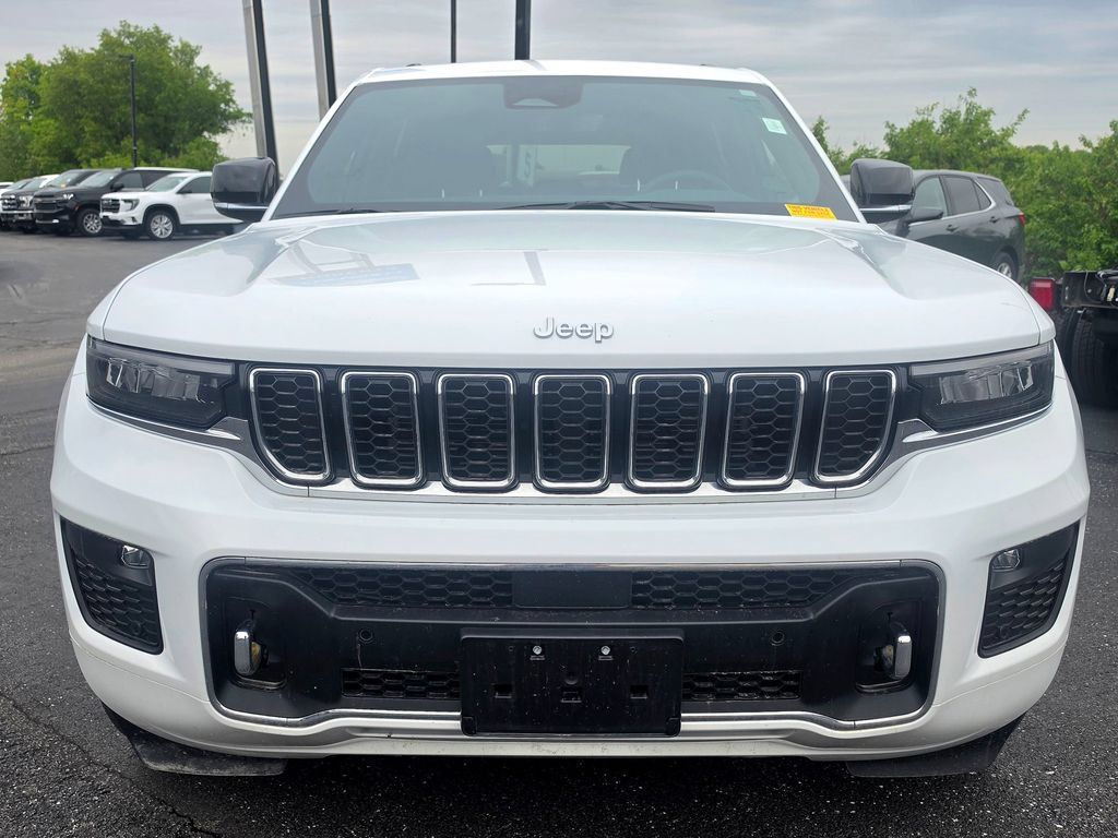 Used 2025 Jeep Grand Cherokee Overland w/ Trailer Tow Package AWD/4WD image 15