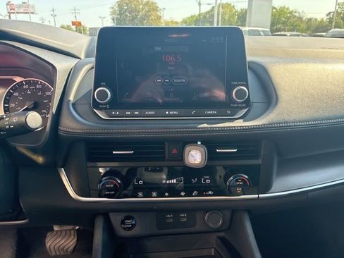 Used 2025 Nissan Rogue SV image 24