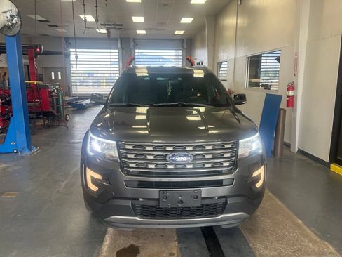 Used 2016 Ford Explorer XLT AWD/4WD image 11