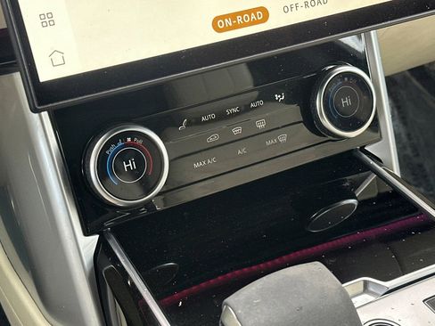 Used 2023 Land Rover Range Rover SE image 23