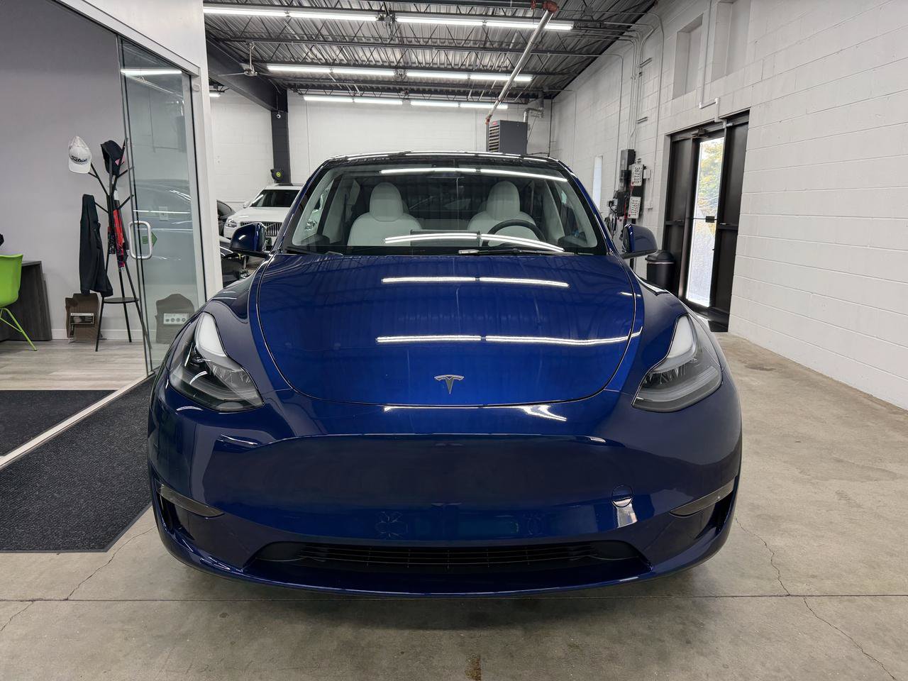 Used 2024 Tesla Model Y Long Range AWD/4WD image 2