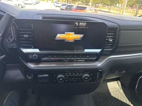 Used 2024 Chevrolet Silverado 1500 LT w/ Z71 Off-Road Package AWD/4WD image 16