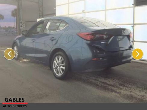 Used 2018 MAZDA MAZDA3 Sport w/ Preferred Equipment Package FWD image 4
