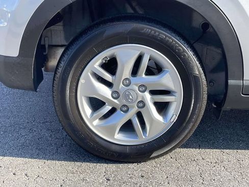 Used 2026 Hyundai Venue SE FWD image 9