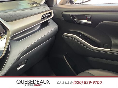 Used 2023 Toyota Highlander XLE FWD image 23