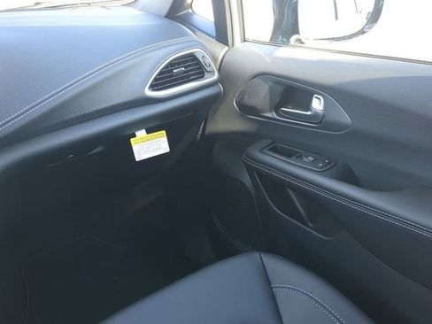 New 2026 Chrysler Pacifica Select w/ S Appearance Package FWD image 21