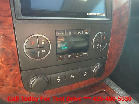 Used 2013 Chevrolet Avalanche LTZ AWD/4WD image 25